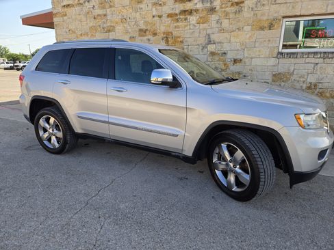 Used 2011 Jeep Grand Cherokee Overland AWD/4WD image 19