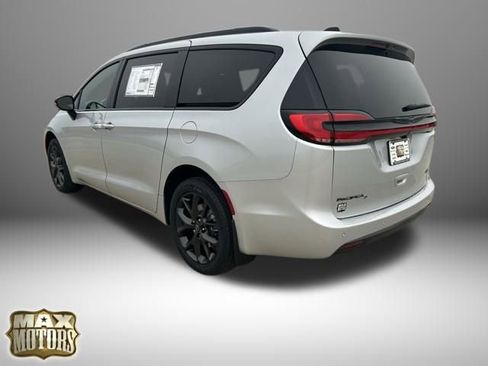 New 2026 Chrysler Pacifica Select w/ S Appearance Package image 6