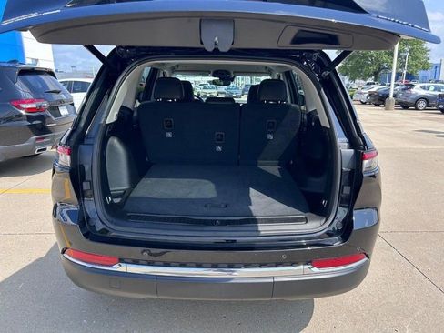 Used 2023 Jeep Grand Cherokee Limited image 4