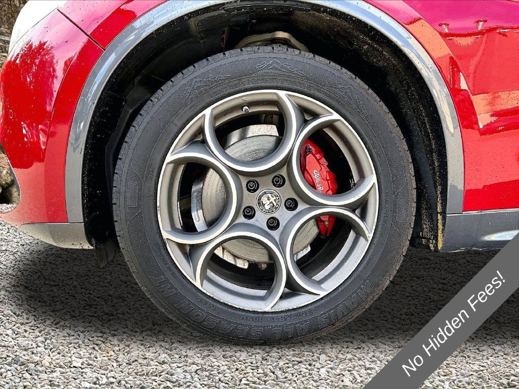 Used 2023 Alfa Romeo Stelvio Ti AWD/4WD image 9