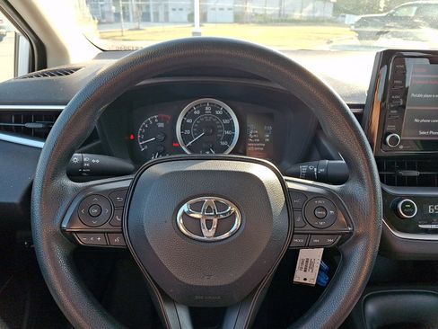 Used 2022 Toyota Corolla LE image 18