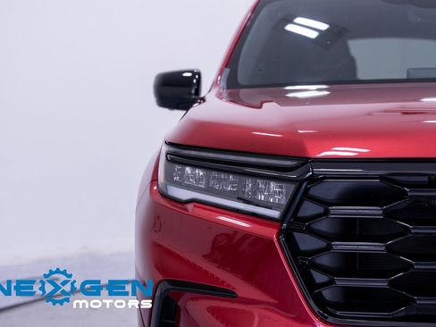 Used 2025 Honda Pilot TrailSport image 5