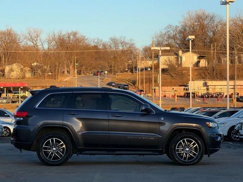 Used 2018 Jeep Grand Cherokee Laredo image 6