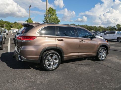 Used 2019 Toyota Highlander Limited image 10