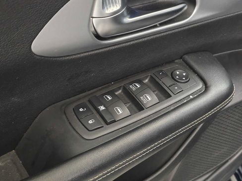 Used 2022 Chrysler Pacifica Touring-L w/ S Appearance Package FWD image 21