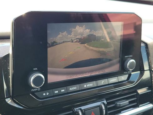 Used 2022 Nissan Pathfinder SV AWD/4WD image 29