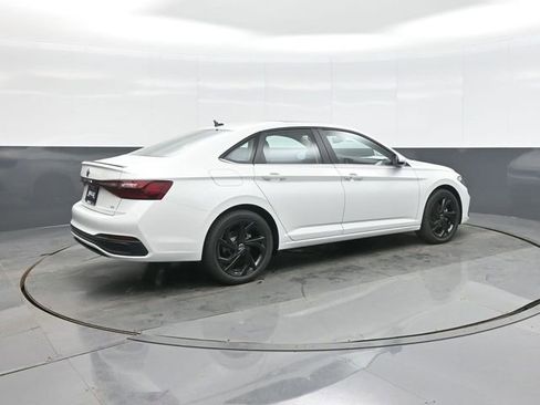 New 2026 Volkswagen Jetta SE FWD image 7