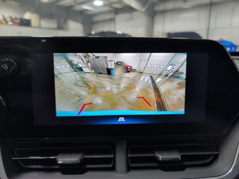 Used 2024 Chevrolet Trax RS w/ Driver Confidence Package image 11