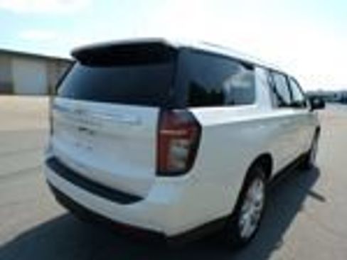 Used 2023 Chevrolet Suburban High Country w/ Advanced Technology Package AWD/4WD image 9