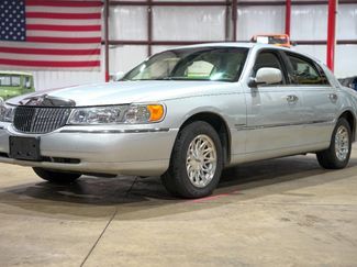 Used 1998 Lincoln Town Car Signature image 1