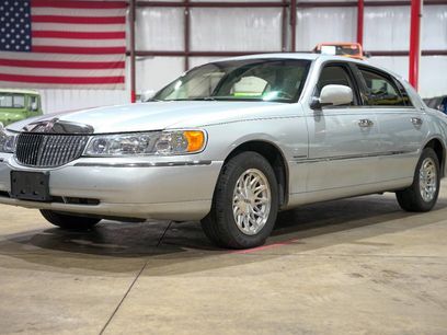 Used 1998 Lincoln Town Car Signature