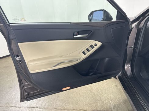 Used 2019 Toyota Avalon XLE image 19