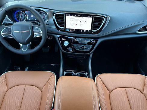 New 2026 Chrysler Pacifica Pinnacle w/ Trailer Tow Group image 13