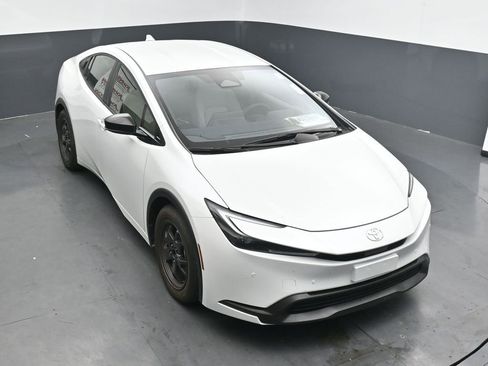 Used 2024 Toyota Prius LE image 10