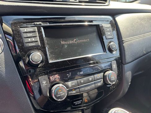 Used 2018 Nissan Rogue SL w/ Premium Package image 11