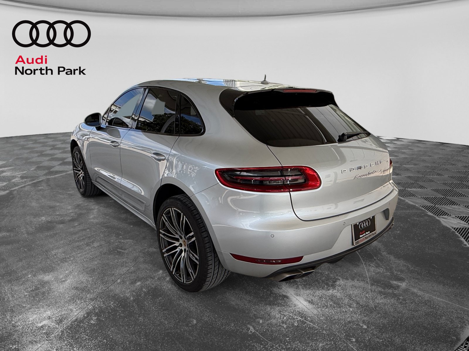 Used 2015 Porsche Macan Turbo AWD/4WD image 3