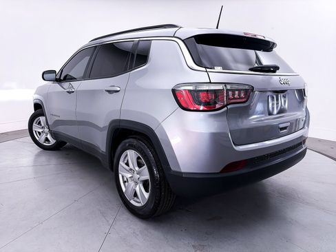 Used 2022 Jeep Compass Latitude FWD image 2