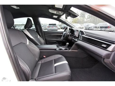 Used 2025 Toyota Camry SE w/ Convenience Package image 25