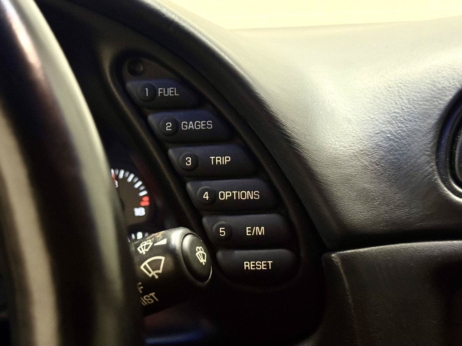 Used 2004 Chevrolet Corvette Coupe RWD image 21