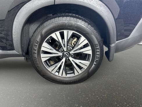 Used 2023 Nissan Rogue SV w/ SV Premium Package FWD image 32