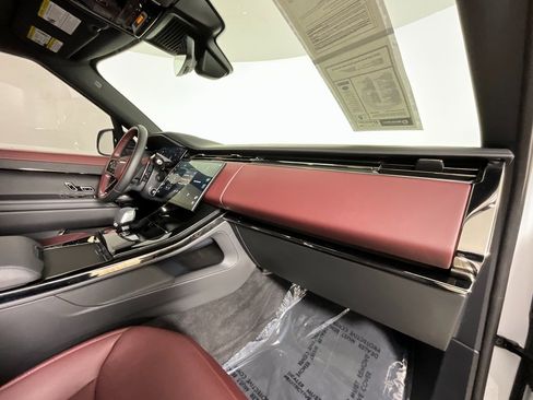 Used 2025 Land Rover Range Rover Sport Dynamic SE image 19