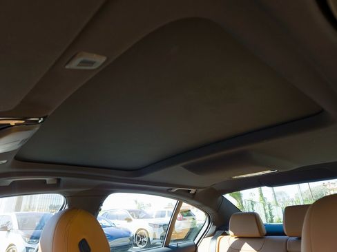 Used 2023 BMW 530e w/ Premium Package image 20