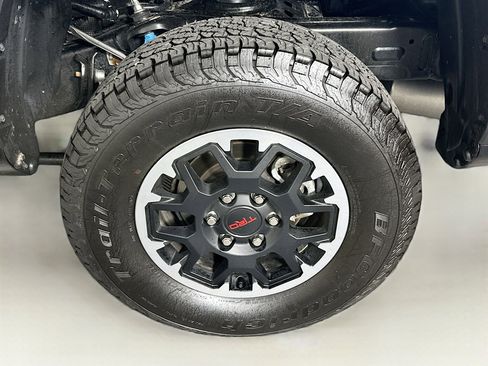 Used 2025 Toyota Tacoma TRD Off-Road image 11