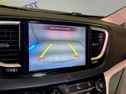 Used 2022 Chrysler Pacifica Touring-L FWD image 14