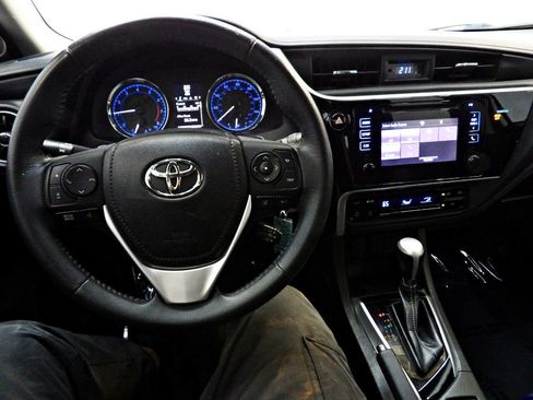 Used 2018 Toyota Corolla SE FWD image 17