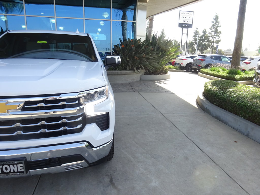Certified 2022 Chevrolet Silverado 1500 LTZ AWD/4WD image 33