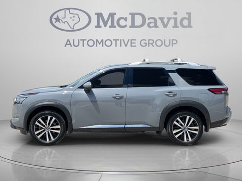 Used 2024 Nissan Pathfinder Platinum w/ Cargo Package FWD image 4