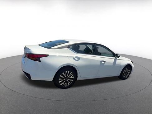 Used 2025 Nissan Altima 2.5 SV FWD image 15