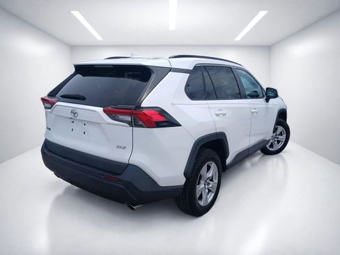Used 2020 Toyota RAV4 XLE w/ Convenience Package FWD image 5