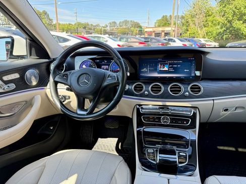 Used 2017 Mercedes-Benz E 300 4MATIC image 18
