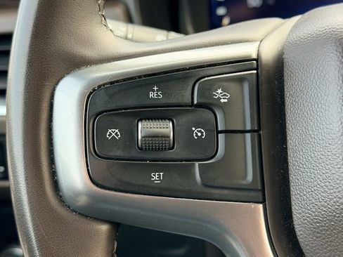 Used 2024 Chevrolet Suburban LT RWD image 23