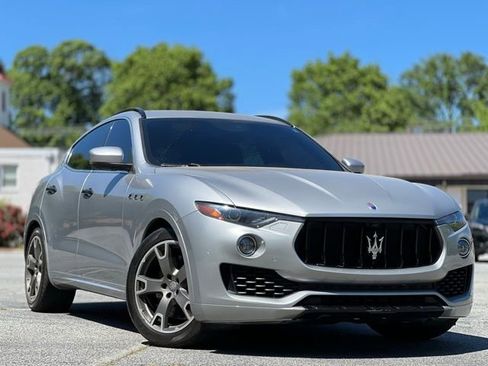 Used 2017 Maserati Levante S AWD/4WD image 3