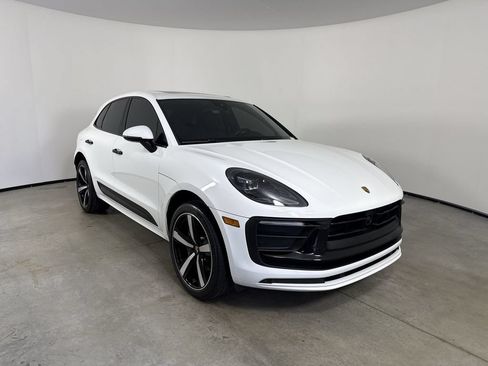 Certified 2024 Porsche Macan w/ Premium Plus Package AWD/4WD image 9