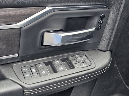 New 2026 RAM 2500 Laramie AWD/4WD image 18