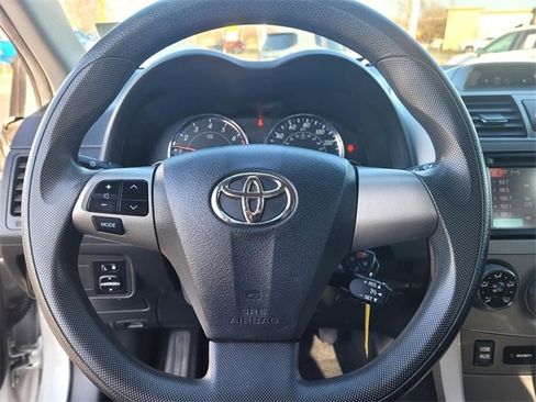 Used 2013 Toyota Corolla image 23