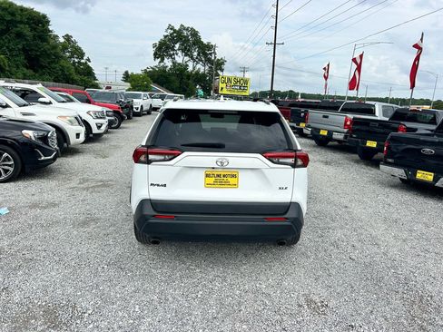 Used 2022 Toyota RAV4 XLE FWD image 15