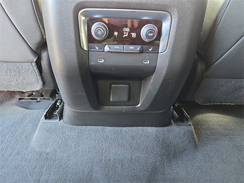 Used 2022 Chevrolet Tahoe Z71 w/ Luxury Package image 17