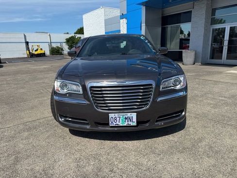 Used 2014 Chrysler 300 RWD image 2