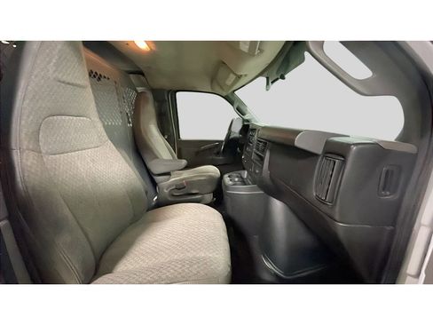 Used 2016 Chevrolet Express 3500 image 16