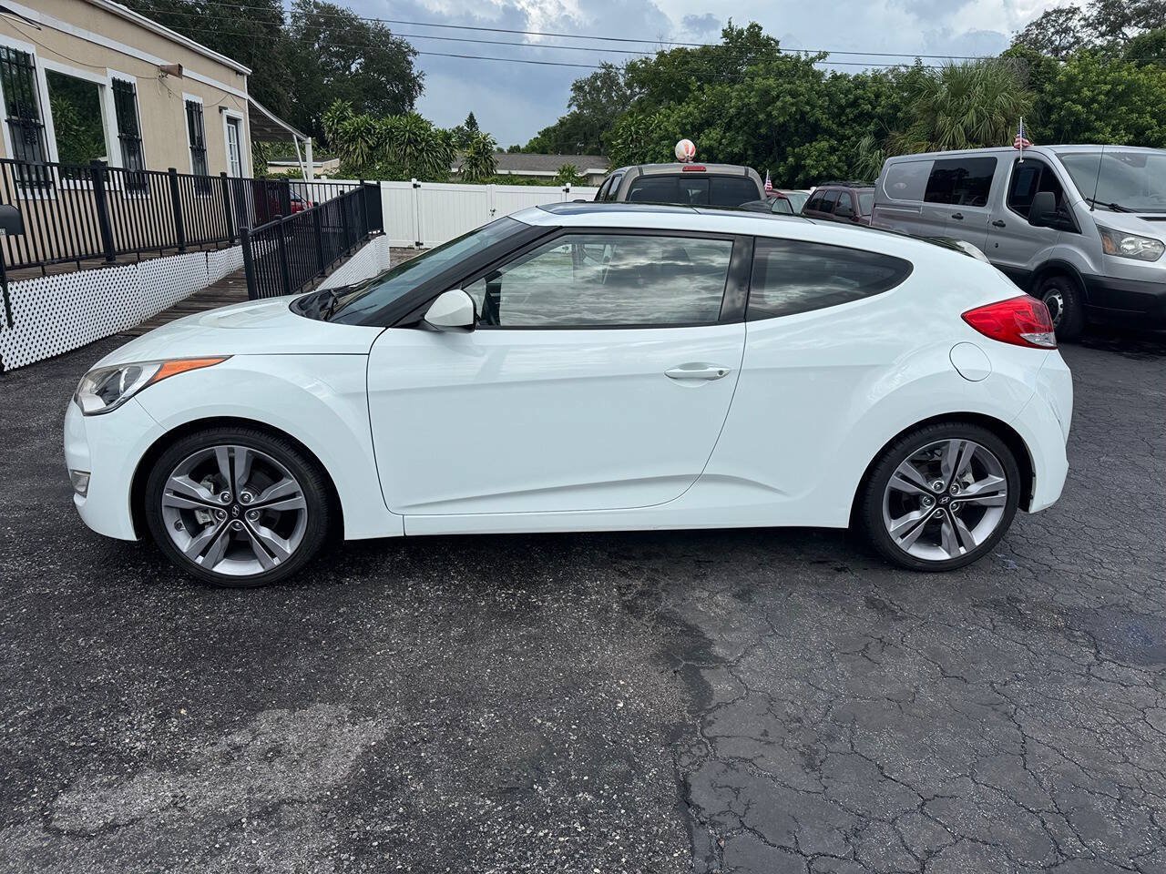 Used 2016 Hyundai Veloster w/ Option Group 02 FWD image 5