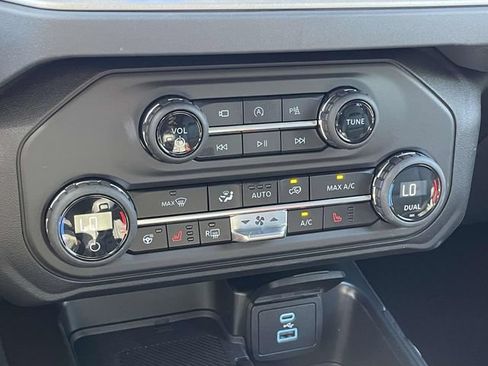 Used 2025 Ford Bronco Outer Banks AWD/4WD image 26