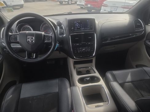 Used 2019 Dodge Grand Caravan SXT w/ Driver Convenience Group image 7