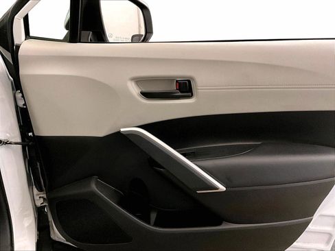 Used 2023 Toyota Corolla Cross LE w/ Moonroof Package FWD image 24