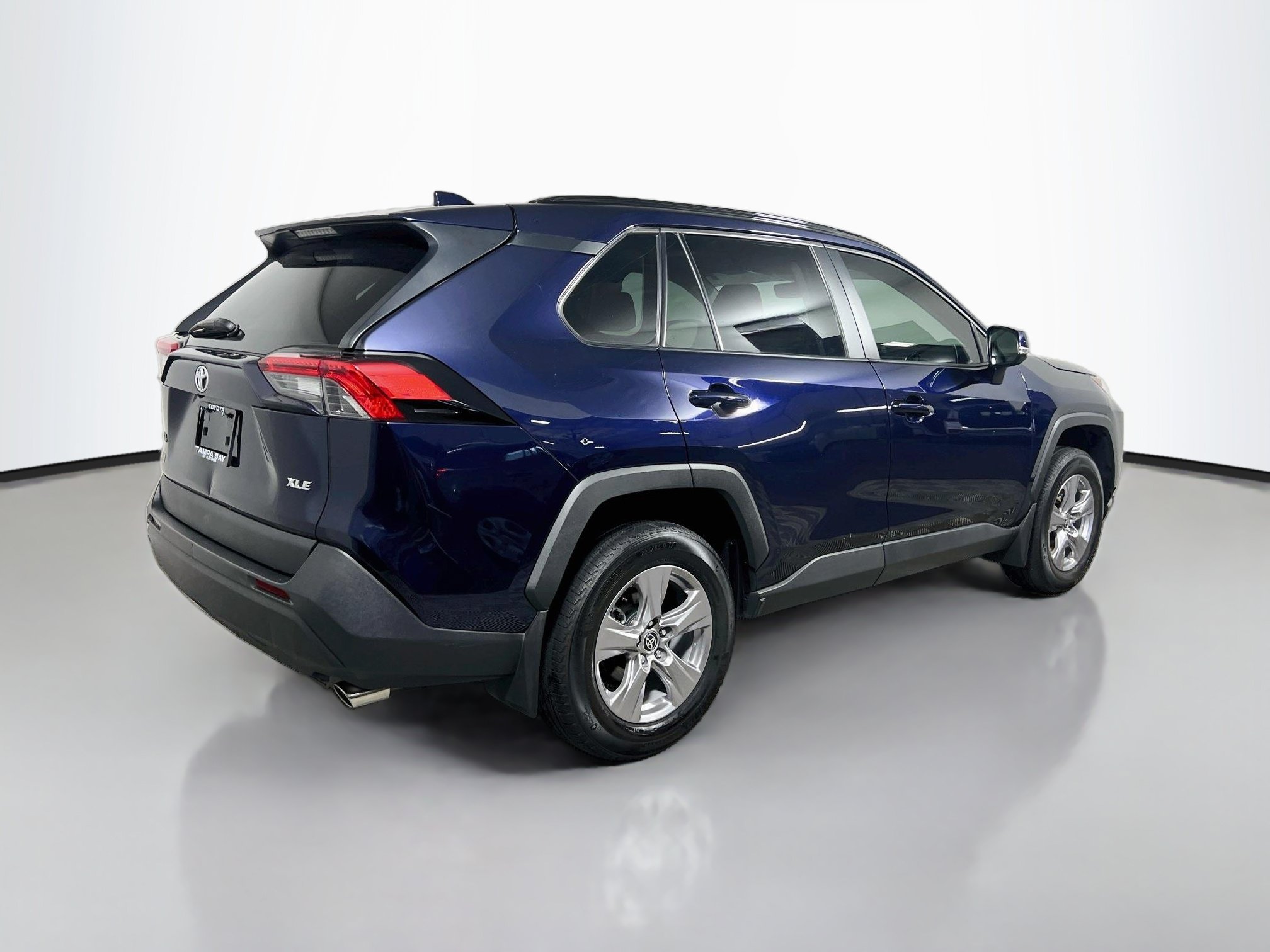 Used 2025 Toyota RAV4 XLE w/ Convenience Package FWD image 4