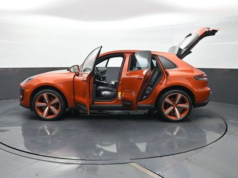 Certified 2023 Porsche Macan AWD/4WD image 29