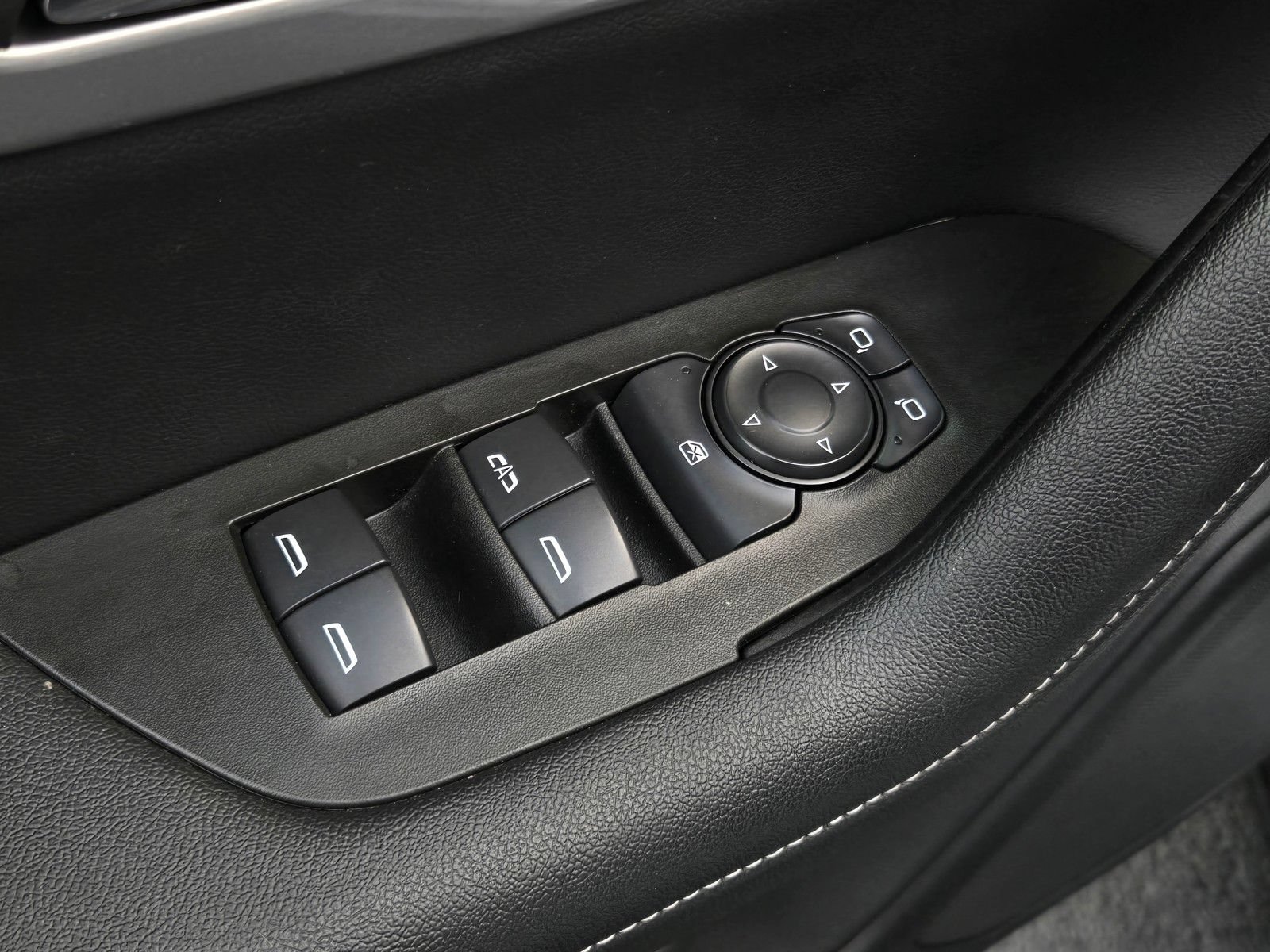 Used 2025 Chevrolet Blazer LT AWD/4WD image 10